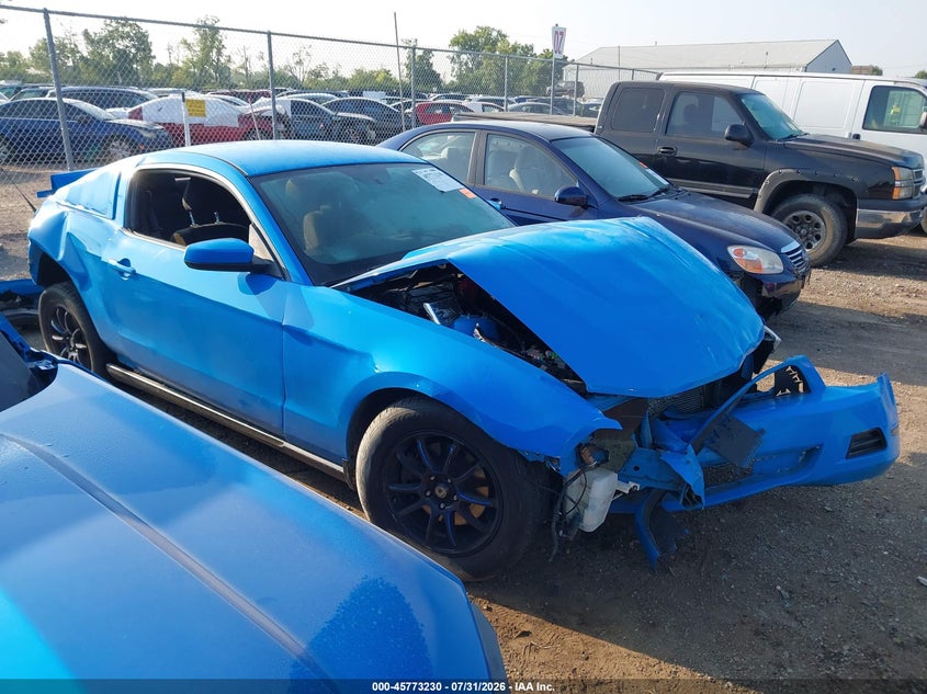 Photo of the 2012 FORD MUSTANG V6