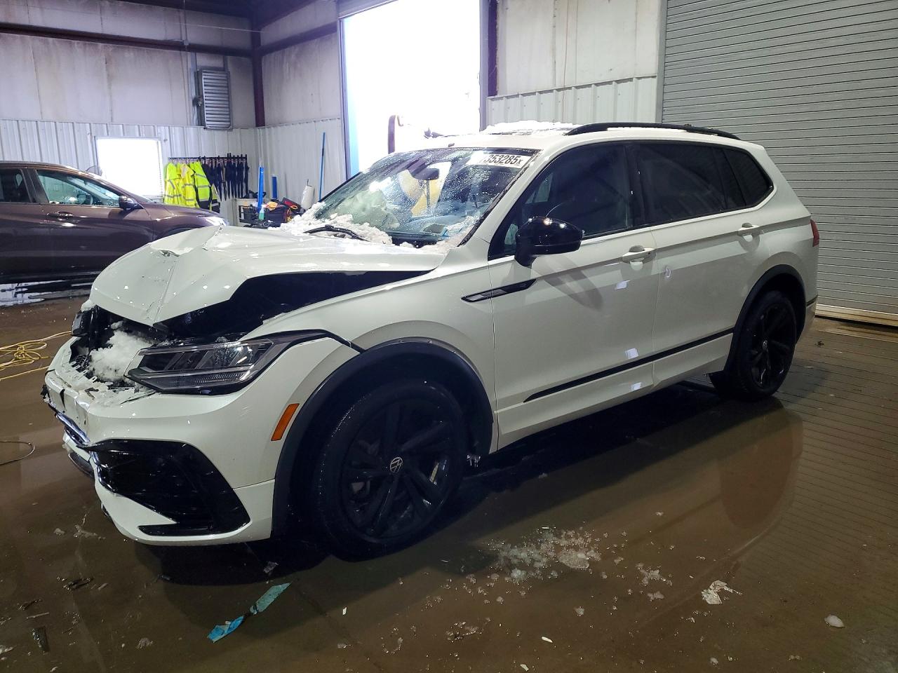 Photo of the 2024 VOLKSWAGEN TIGUAN SE R-LINE BLACK