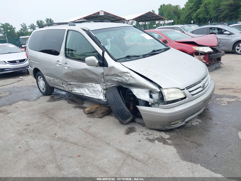 Photo of the 2001 TOYOTA SIENNA XLE