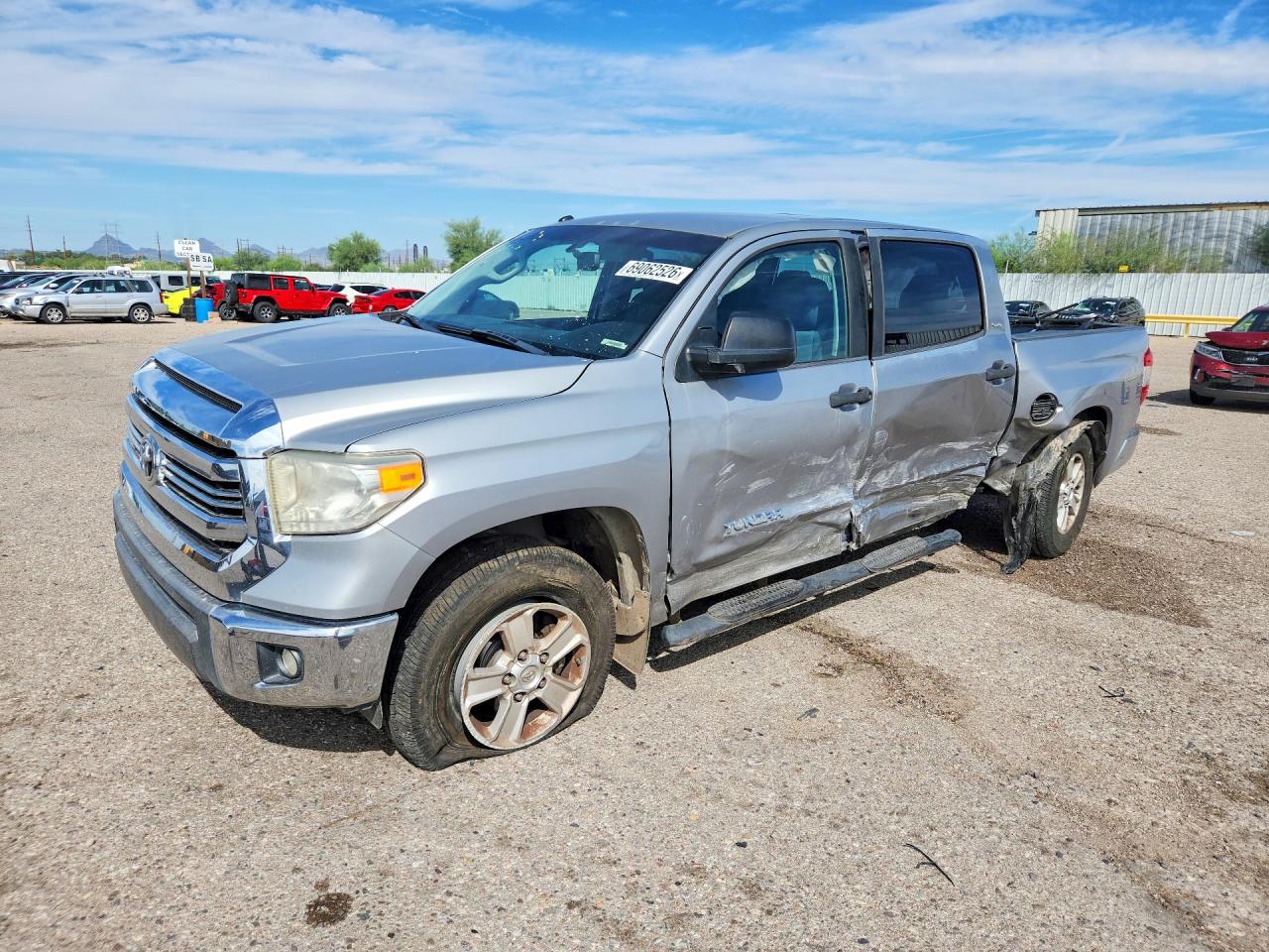 Photo of the 2016 TOYOTA TUNDRA CREWMAX SR5