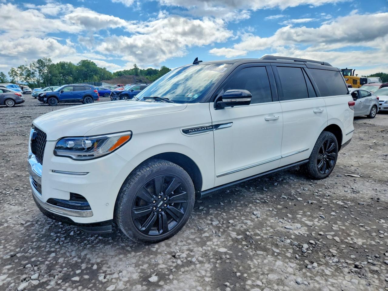 Photo of the 2024 LINCOLN NAVIGATOR BLACK LABEL