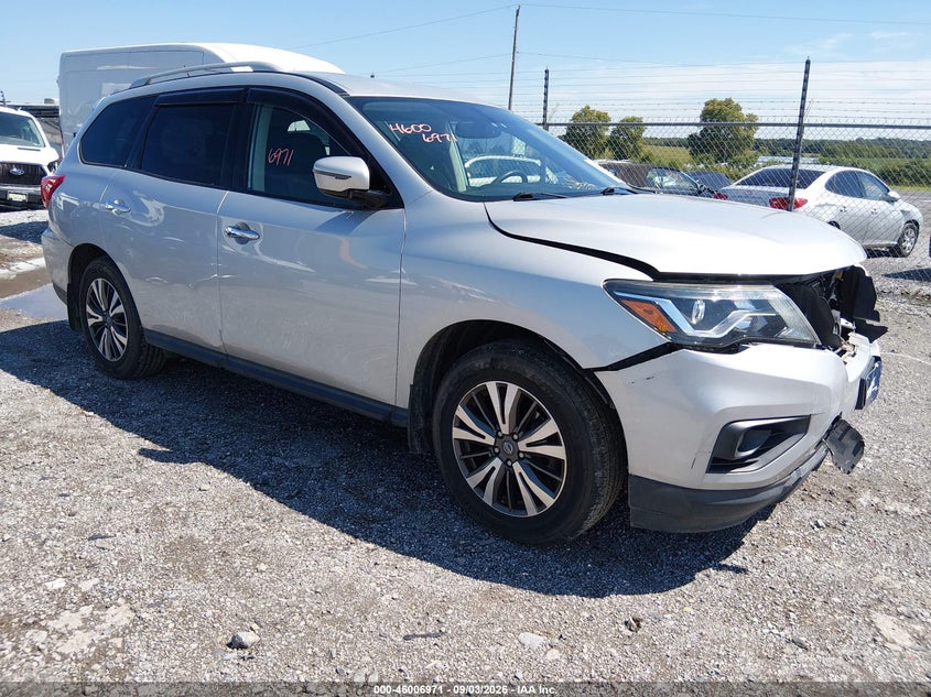 Photo of the 2017 NISSAN PATHFINDER SV