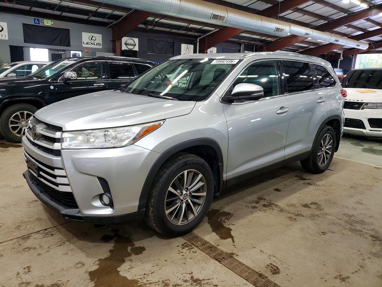 Photo of the 2019 TOYOTA HIGHLANDER XLE