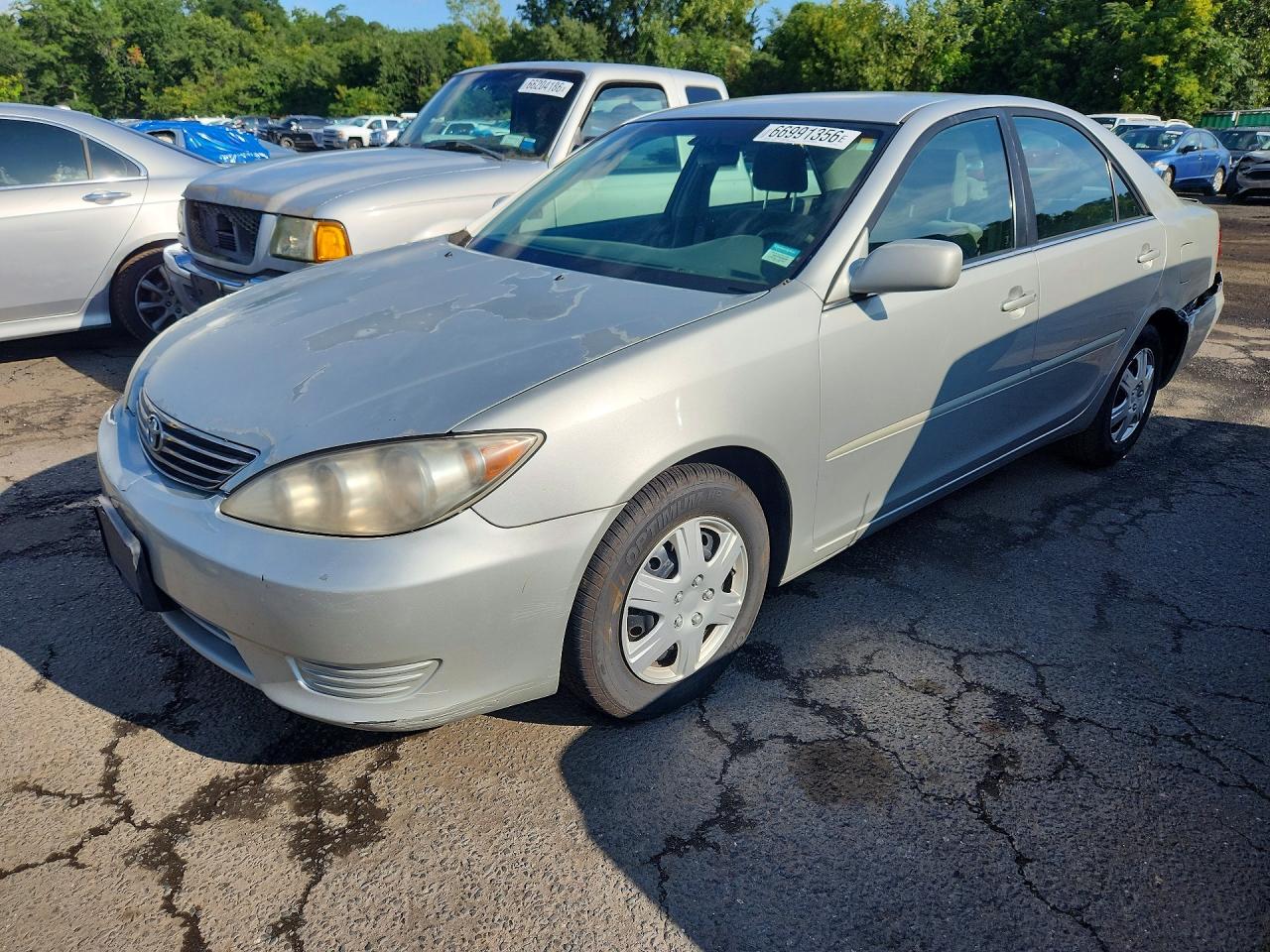 Photo of the 2005 TOYOTA CAMRY LE