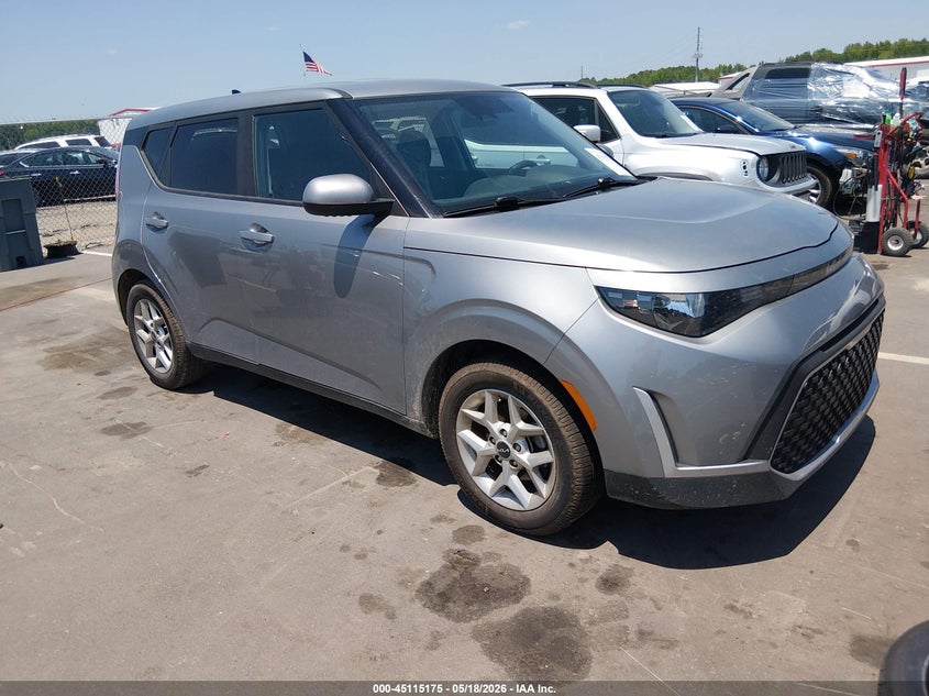 Photo of the 2023 KIA SOUL LX