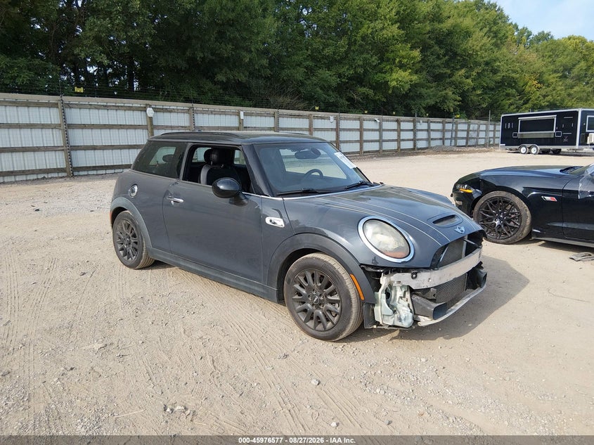 Photo of the 2016 MINI HARDTOP COOPER S