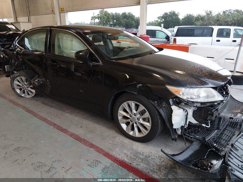 Photo of the 2014 LEXUS ES 300H