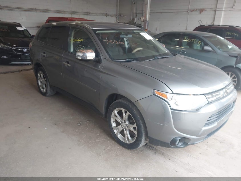 Photo of the 2014 MITSUBISHI OUTLANDER SE