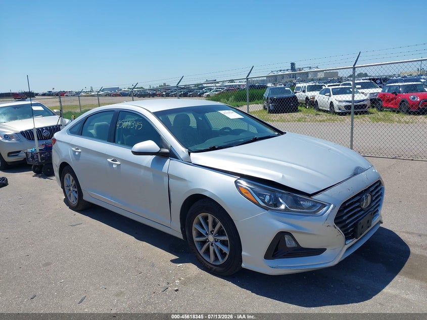Photo of the 2018 HYUNDAI SONATA SE