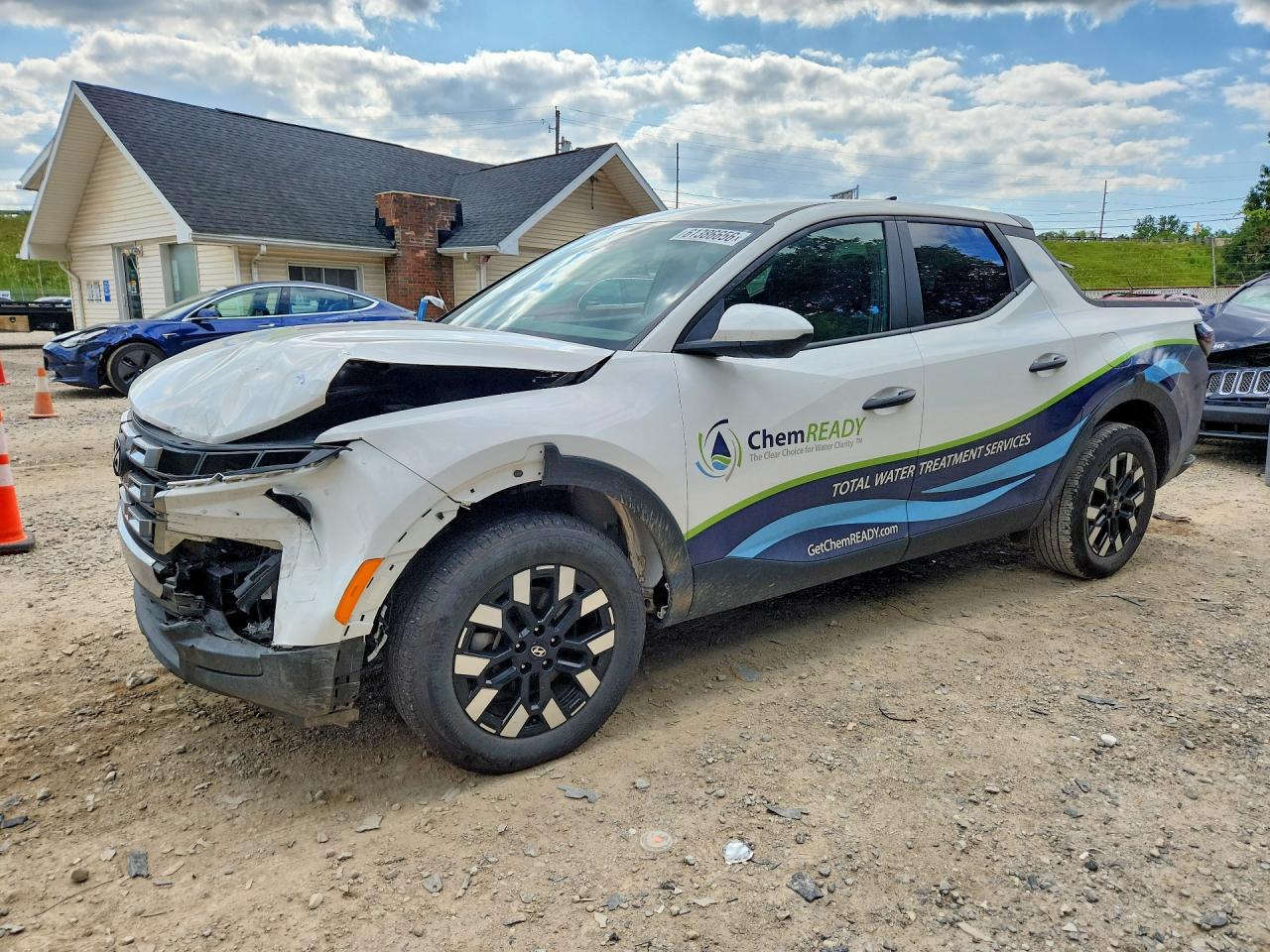 Photo of the 2025 HYUNDAI SANTA CRUZ SE