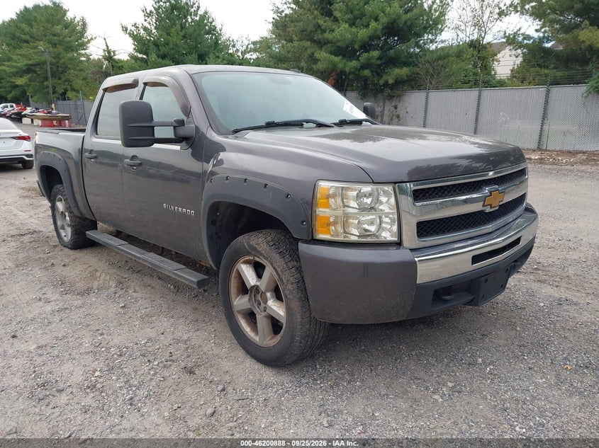 Photo of the 2011 CHEVROLET SILVERADO 1500 LS