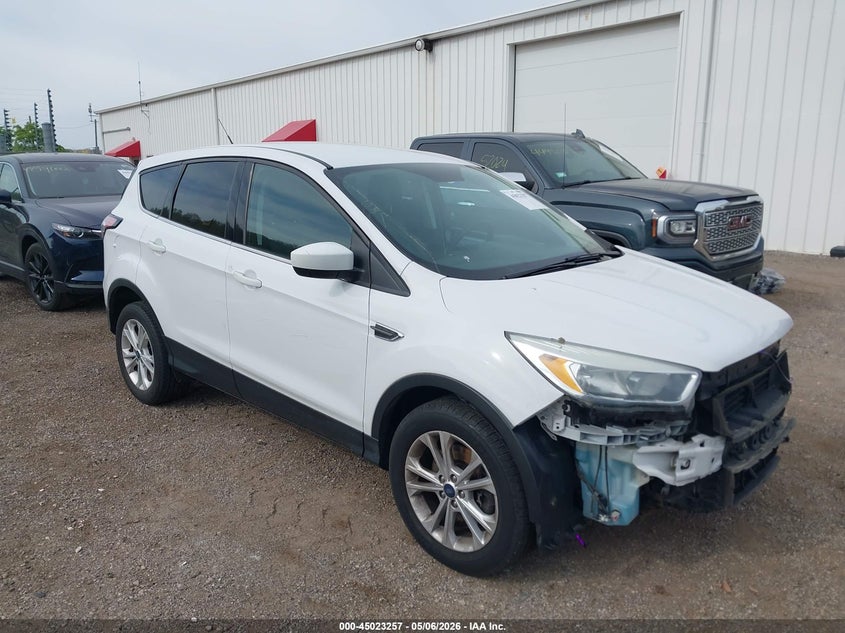 Photo of the 2017 FORD ESCAPE SE
