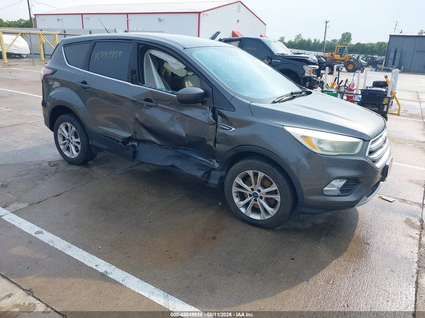 Photo of the 2017 FORD ESCAPE SE