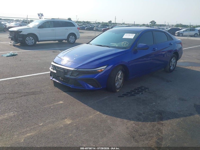 Photo of the 2025 HYUNDAI ELANTRA SE