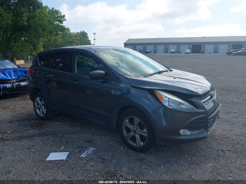 Photo of the 2015 FORD ESCAPE SE