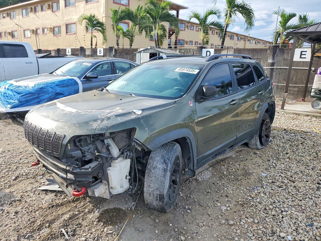 Photo of the 2019 JEEP CHEROKEE TRAILHAWK