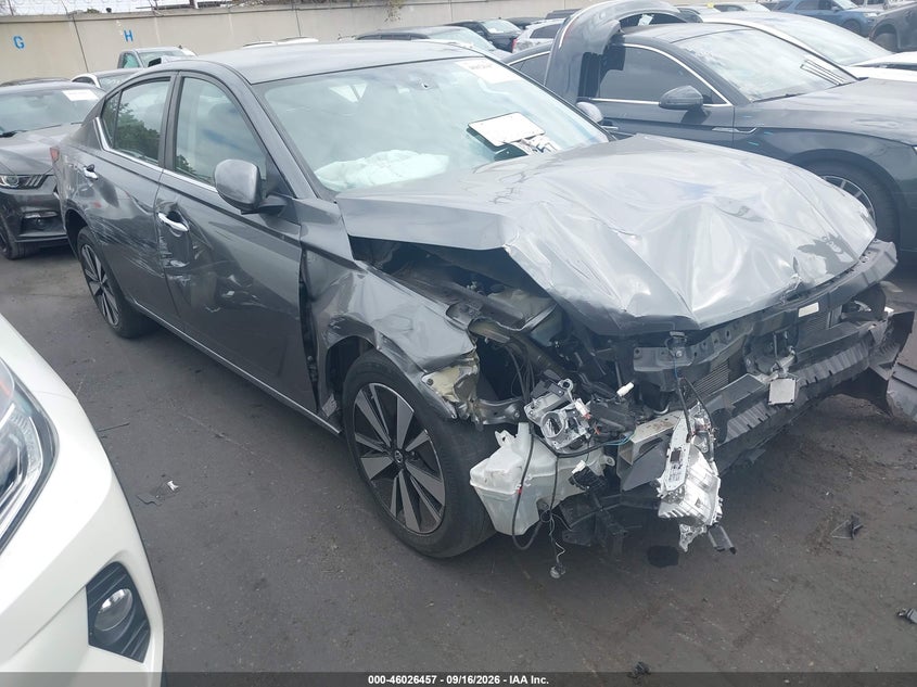Photo of the 2022 NISSAN ALTIMA SV FWD