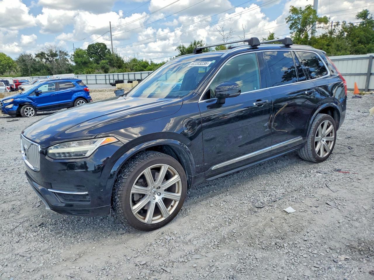 Photo of the 2017 VOLVO XC90 T8
