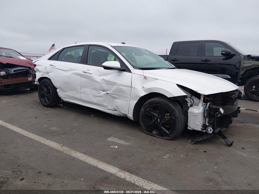 Photo of the 2022 HYUNDAI ELANTRA SEL