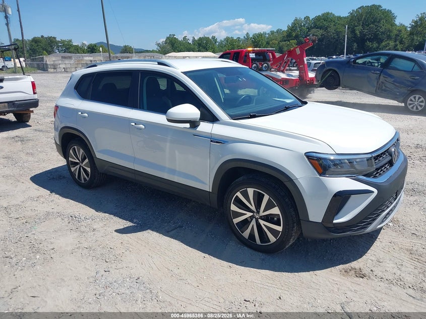 Photo of the 2022 VOLKSWAGEN TAOS 1.5T SE