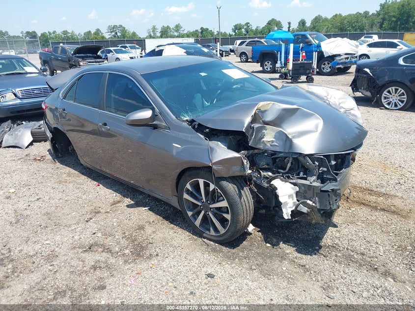 Photo of the 2016 TOYOTA CAMRY SE