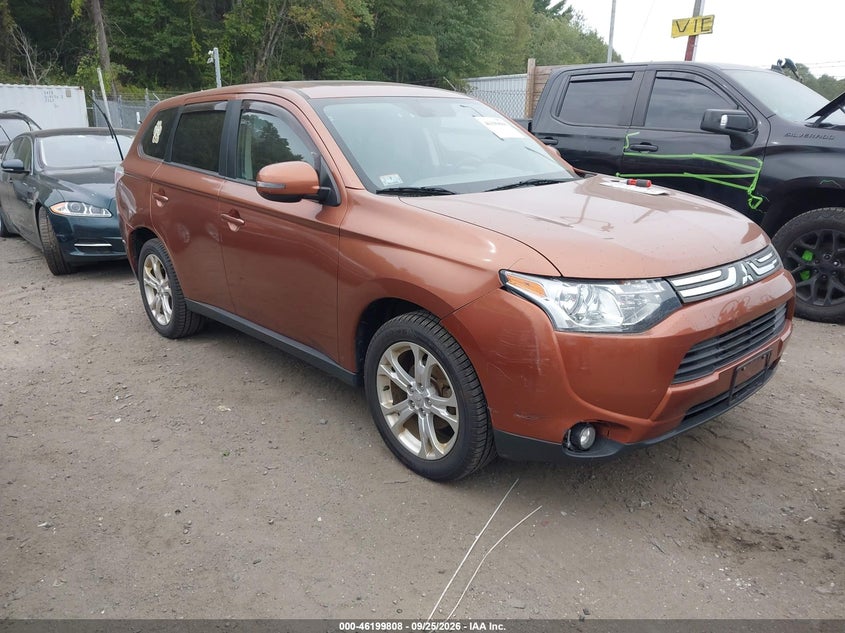 Photo of the 2014 MITSUBISHI OUTLANDER SE