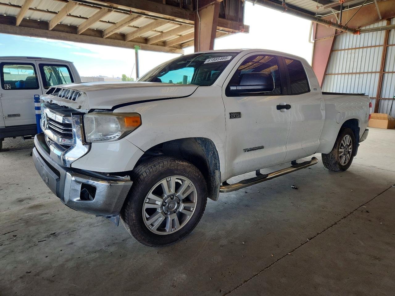 Photo of the 2017 TOYOTA TUNDRA SR5