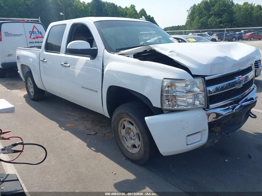 Photo of the 2011 CHEVROLET SILVERADO 1500 LT