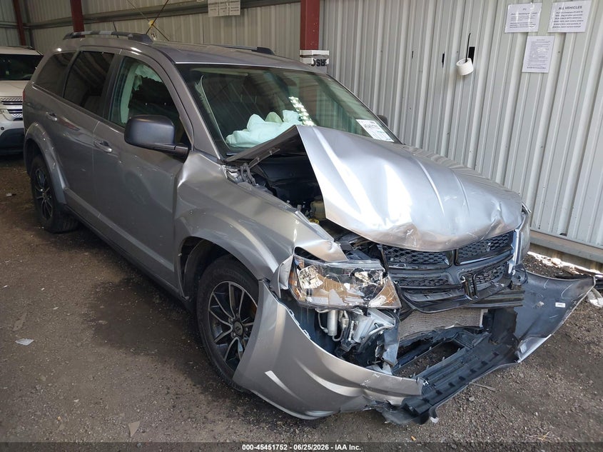 Photo of the 2018 DODGE JOURNEY SE