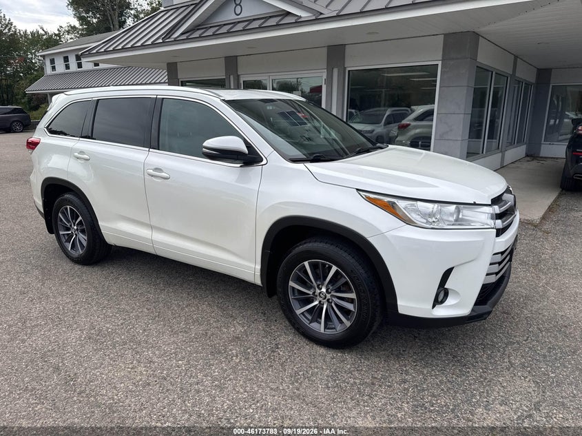 Photo of the 2017 TOYOTA HIGHLANDER XLE