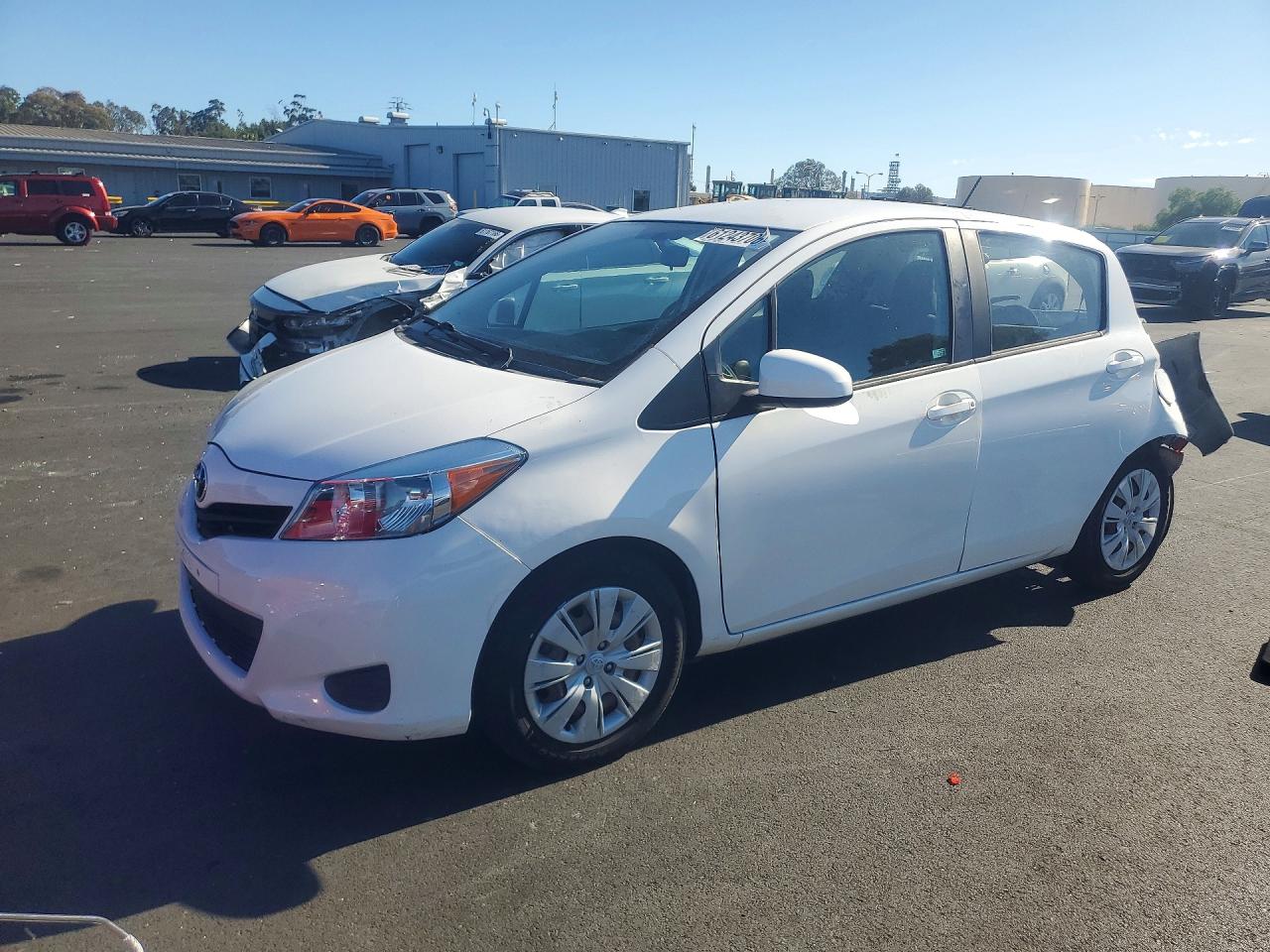 Photo of the 2014 TOYOTA YARIS 5-DOOR LE FLEET