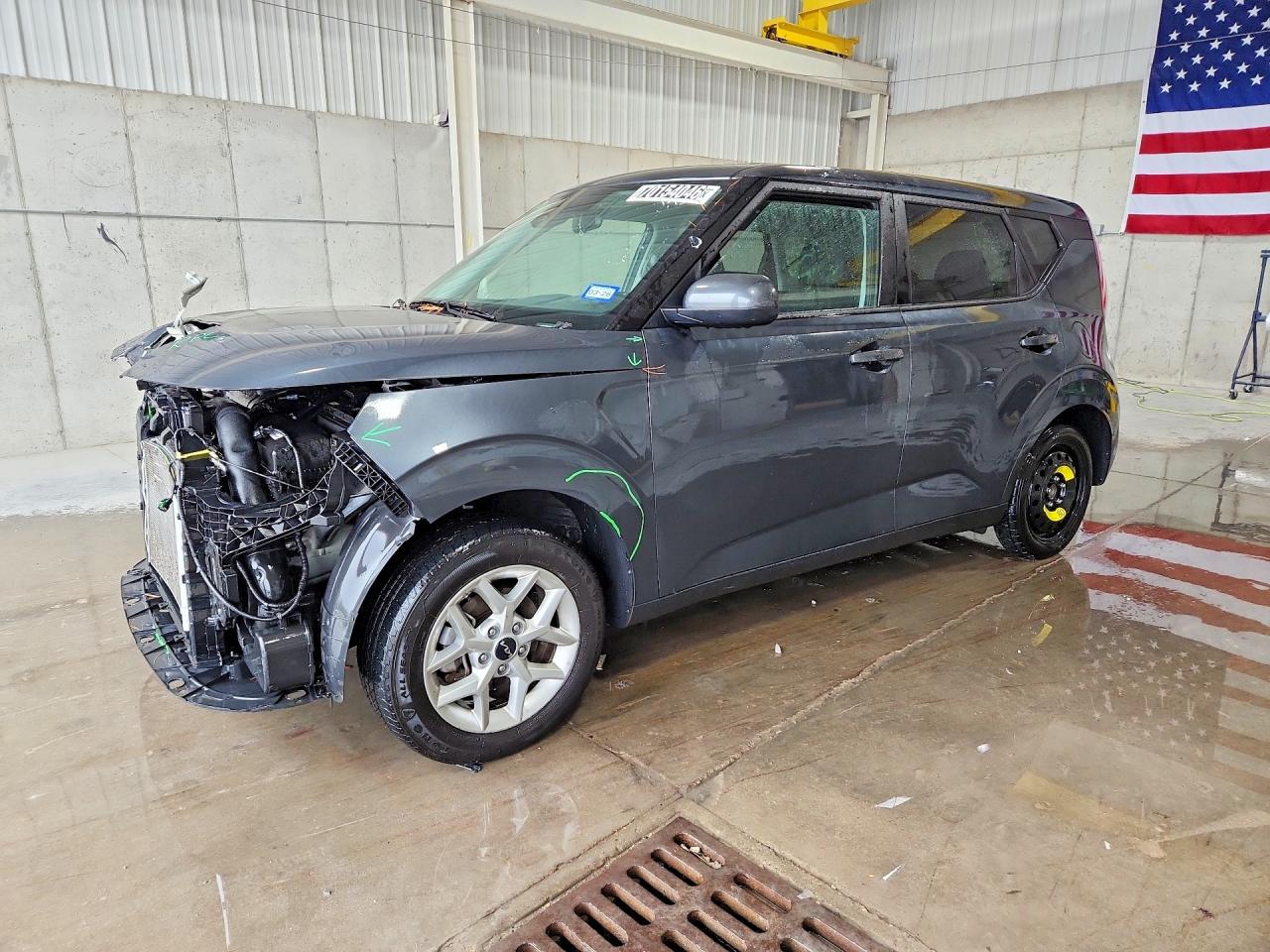 Photo of the 2025 KIA SOUL LX