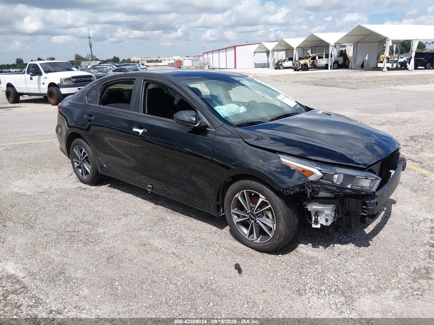 Photo of the 2024 KIA FORTE LXS