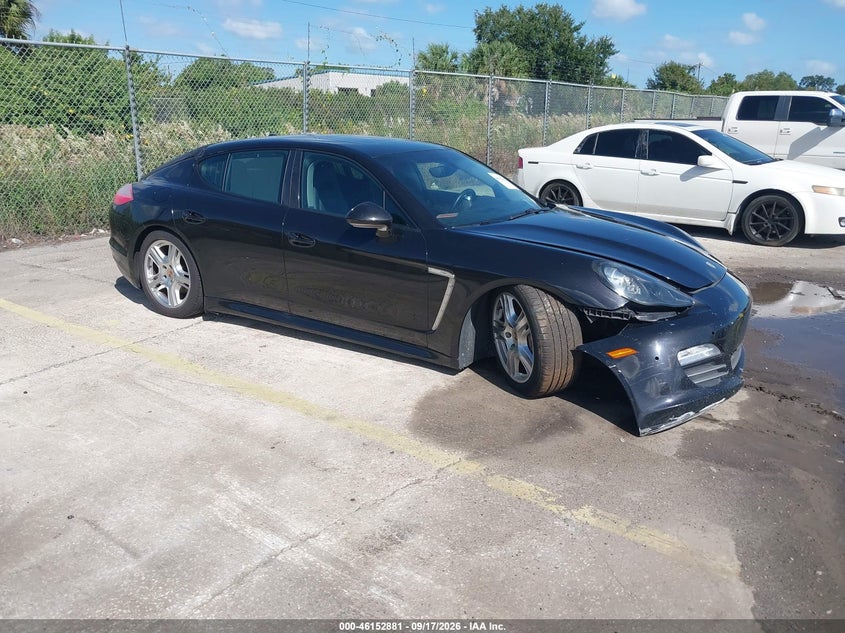 Photo of the 2013 PORSCHE PANAMERA 4