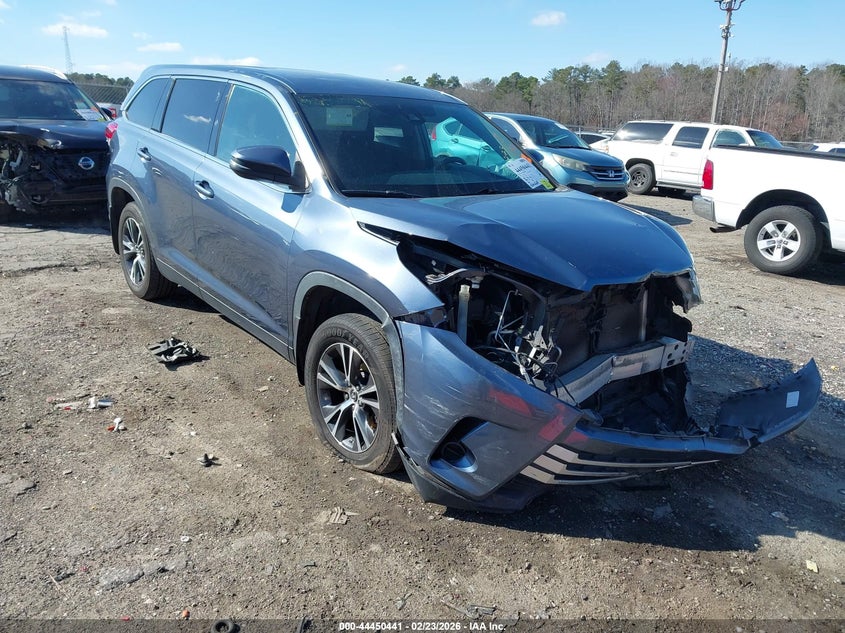 Photo of the 2019 TOYOTA HIGHLANDER LE