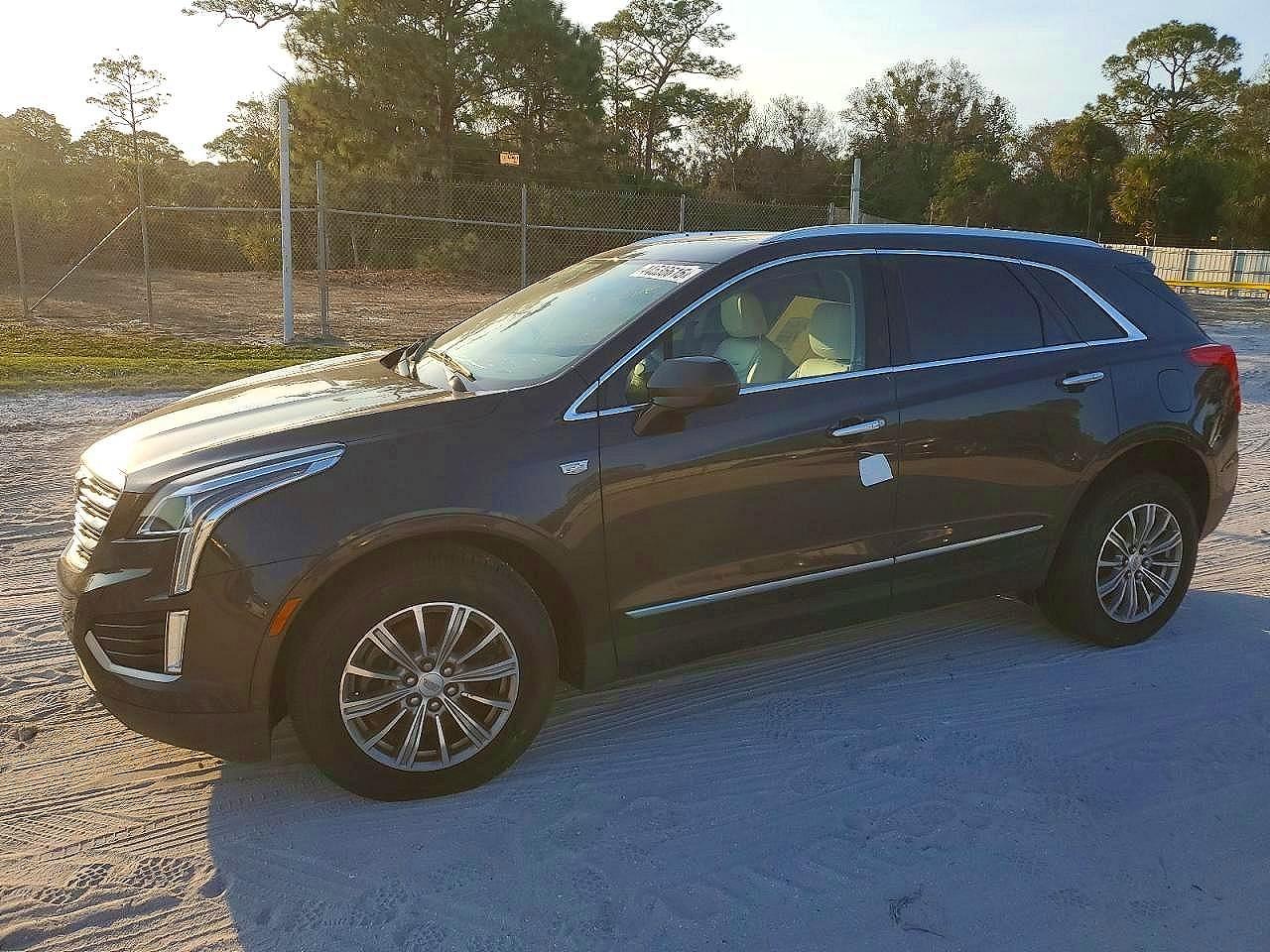 Photo of the 2017 CADILLAC XT5 LUXURY