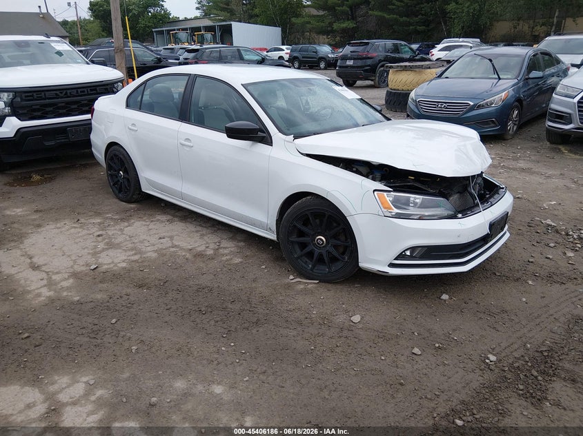 Photo of the 2015 VOLKSWAGEN JETTA 1.8T SPORT