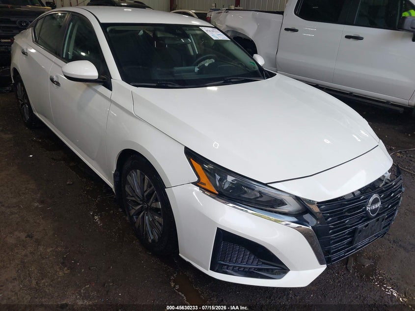 Photo of the 2023 NISSAN ALTIMA SV FWD