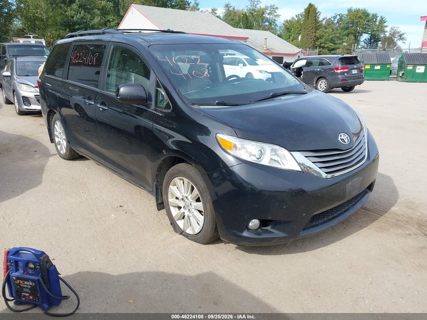 Photo of the 2015 TOYOTA SIENNA XLE 7 PASSENGER