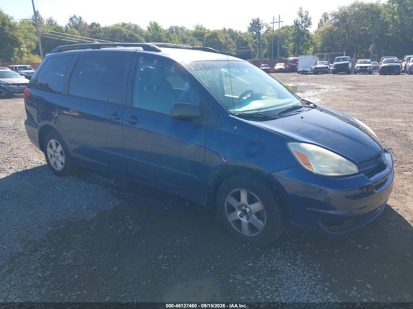 Photo of the 2004 TOYOTA SIENNA LE