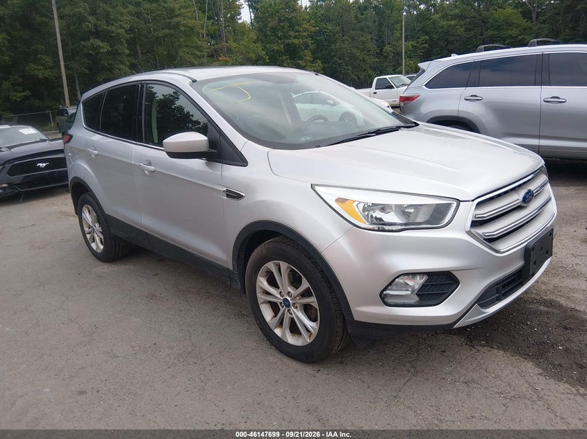 Photo of the 2017 FORD ESCAPE SE