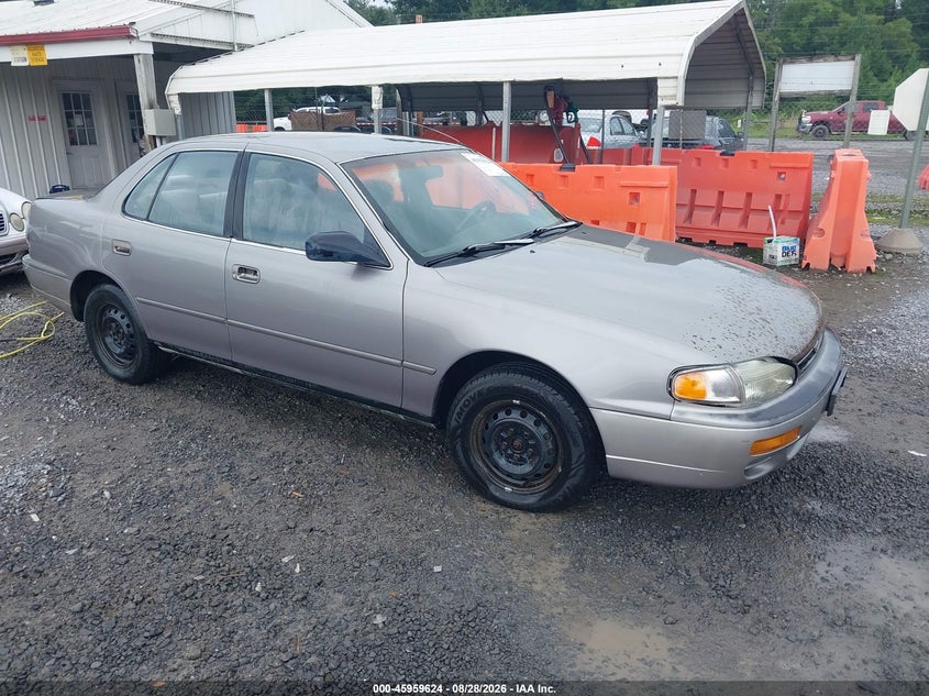 Photo of the 1995 TOYOTA CAMRY DX