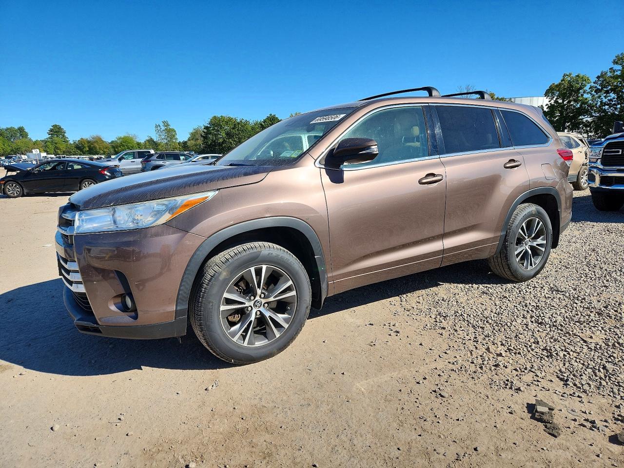 Photo of the 2018 TOYOTA HIGHLANDER LE PLUS