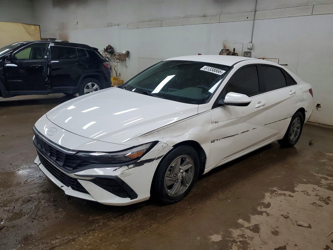 Photo of the 2024 HYUNDAI ELANTRA SE