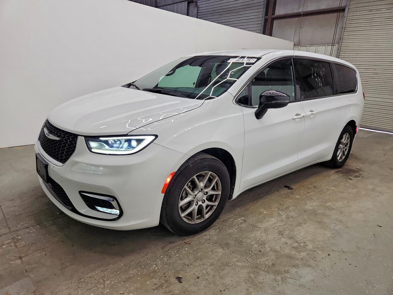 Photo of the 2026 CHRYSLER PACIFICA SELECT