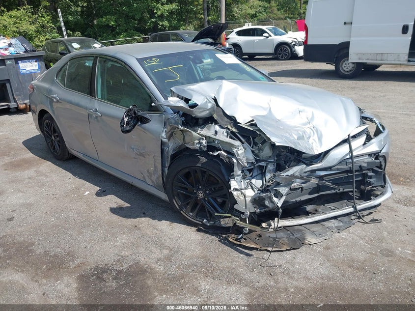 Photo of the 2020 TOYOTA CAMRY XLE HYBRID