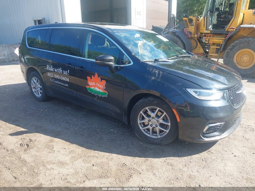 Photo of the 2023 CHRYSLER PACIFICA TOURING L
