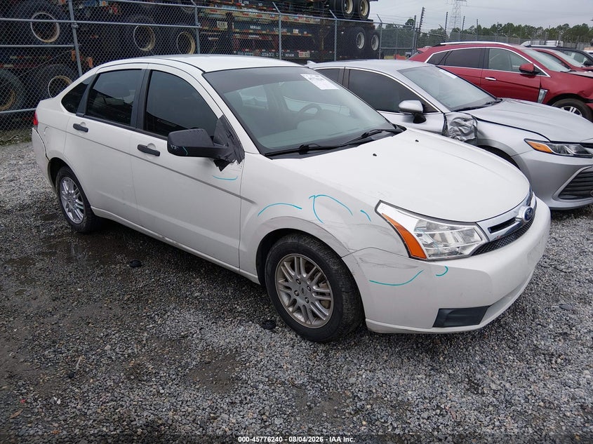 Photo of the 2010 FORD FOCUS SE