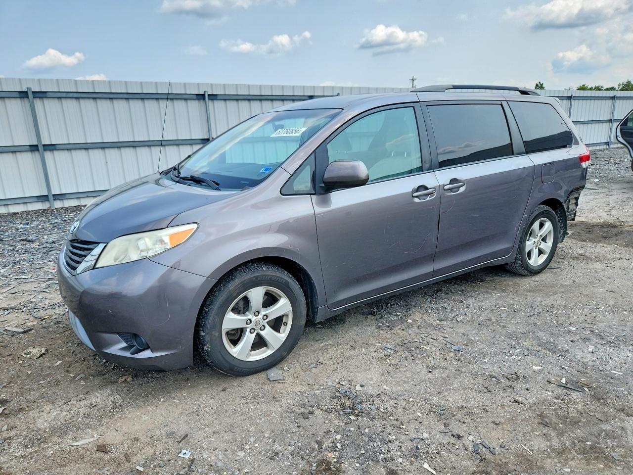 Photo of the 2014 TOYOTA SIENNA LE