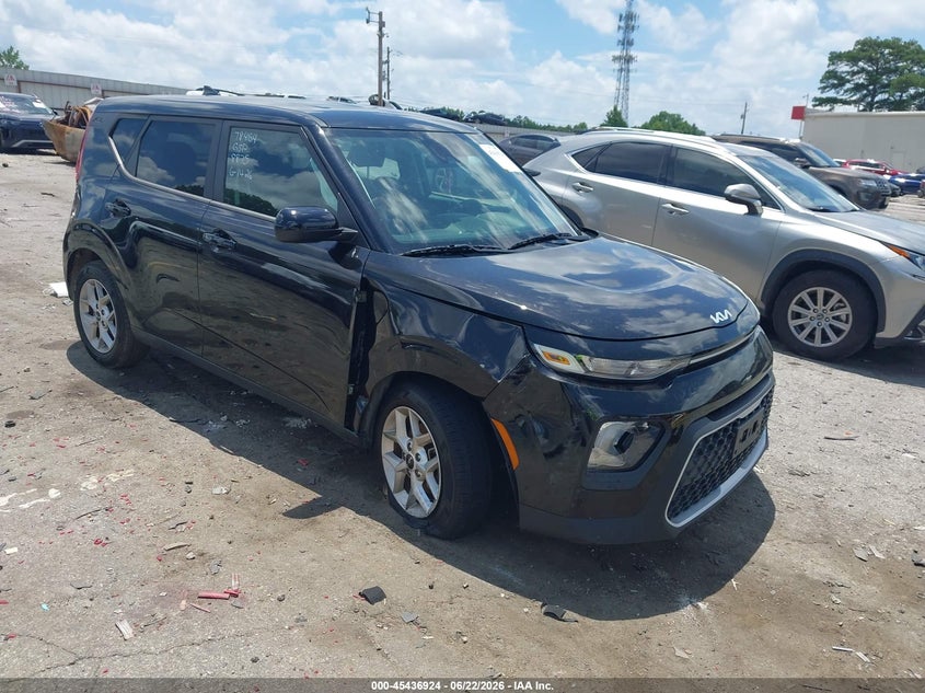 Photo of the 2022 KIA SOUL LX